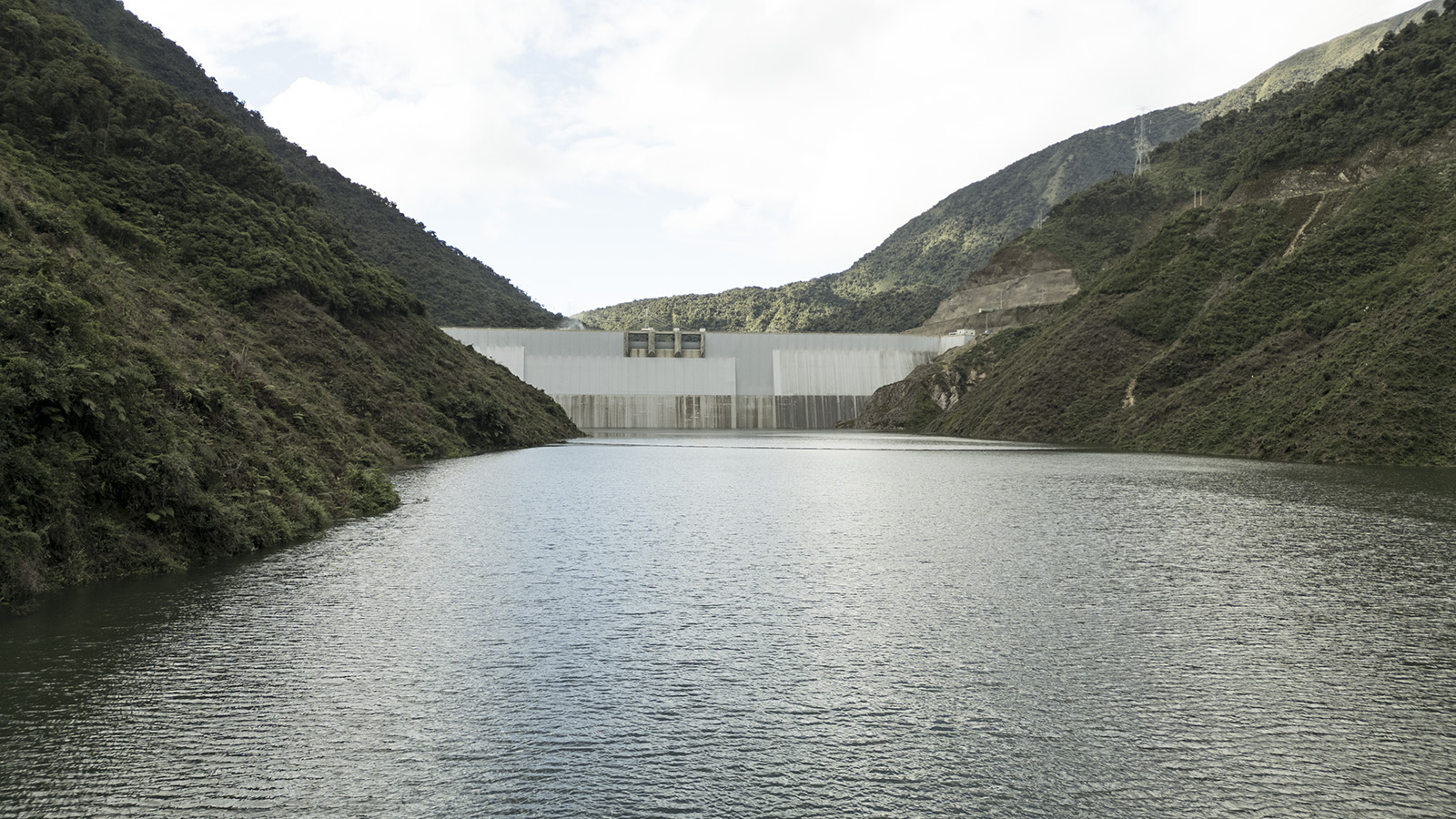 El embalse de la presa Sehuencas crece a un ritmo de 0,75 metros diarios de forma segura y controlada.