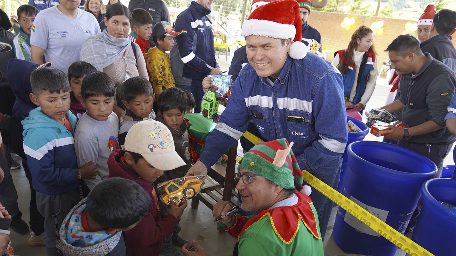 “NAVIDAD CON ENERGÍA EN MONTE PUNKU” FUE EL AGASAJO QUE ENDE VALLE HERMOSO S.A. REALIZÓ A NIÑOS Y NIÑAS