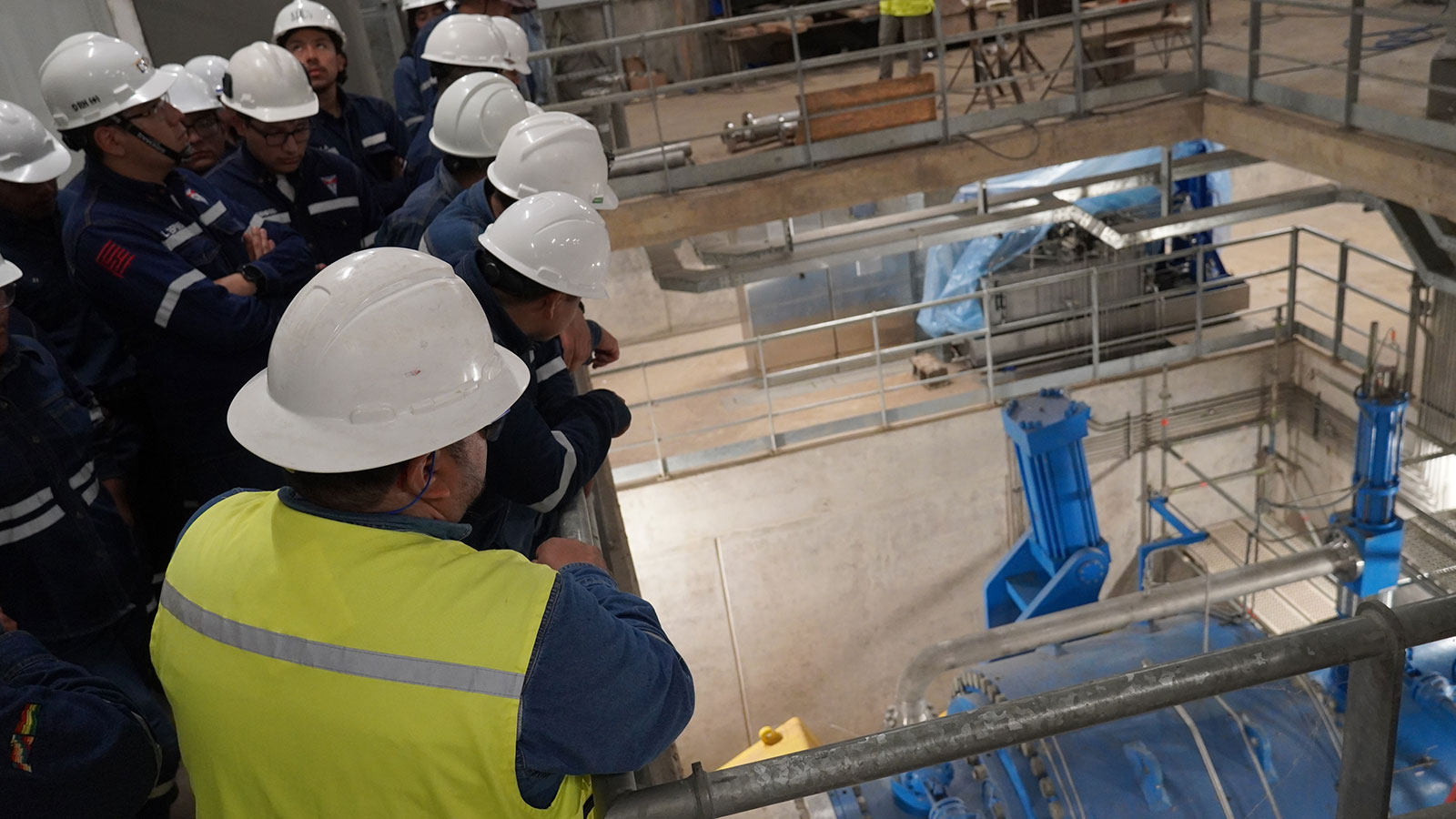 Sociedad Científica de la UMSS conoció avances y tecnología del Proyecto Hidroeléctrico Ivirizu