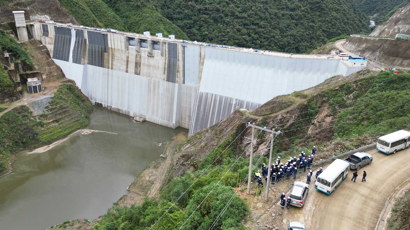 Trabajadores de ENDE visitaron obras del Proyecto Hidroeléctrico Ivirizu