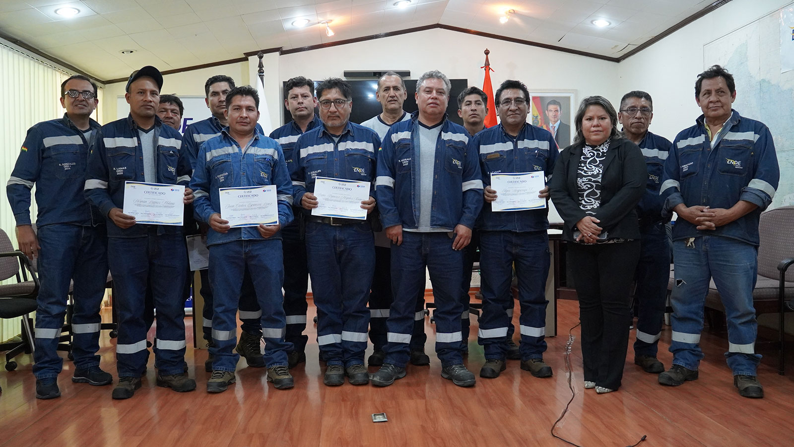 Personal de ENDE Valle Hermoso fue entrenado para operar equipos hidromecánicos de fondo de la Prensa Sehuencas